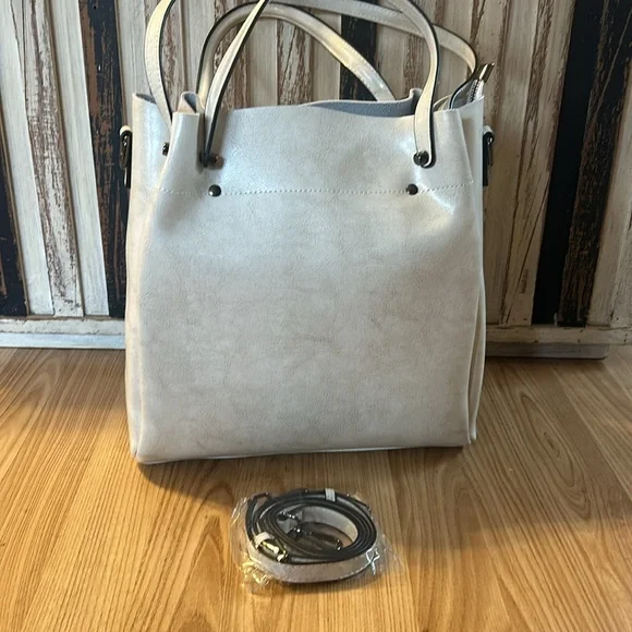 Brand New Pocketbook - Picture 7 of 10